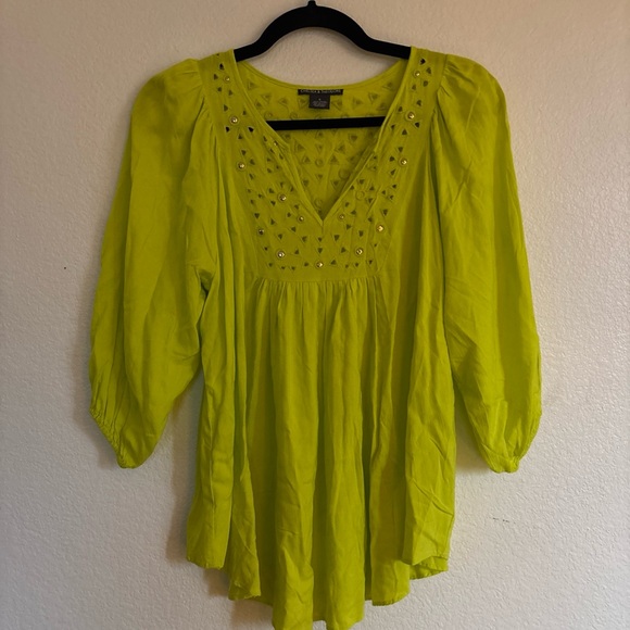 Chelsea & Theodore Women’s Small Top. V- Neck With Geometric Design And Cutout - Picture 1 of 7